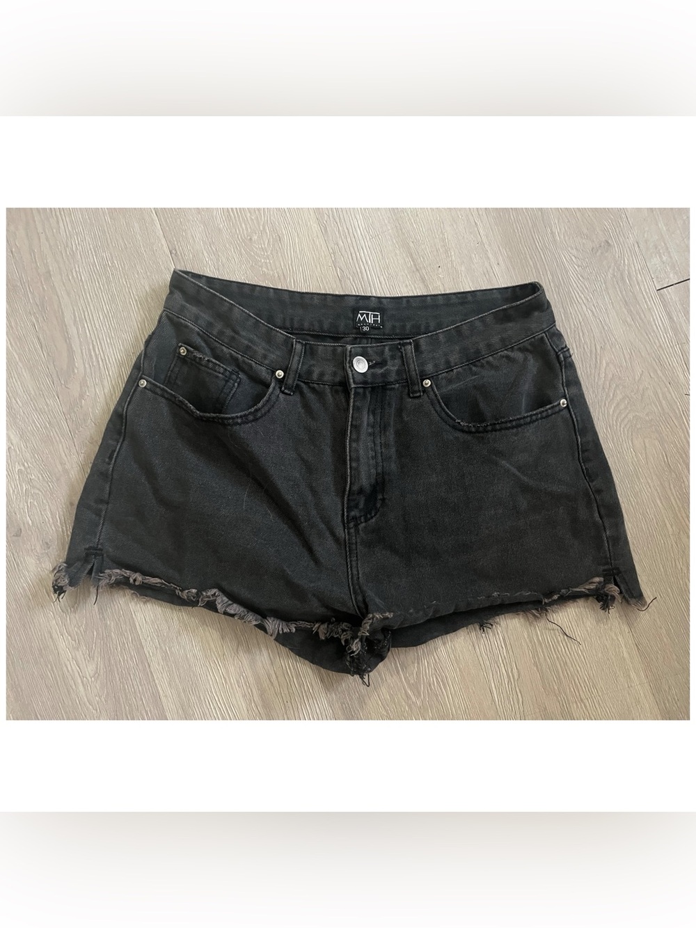 MTH Urbanwear Black denim shorts size 30